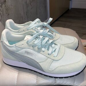 Puma Women's Light Green Sneakers